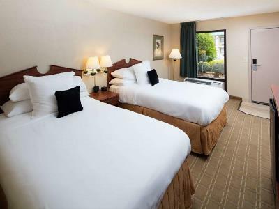 6 - I-95 Hotel Fayetteville